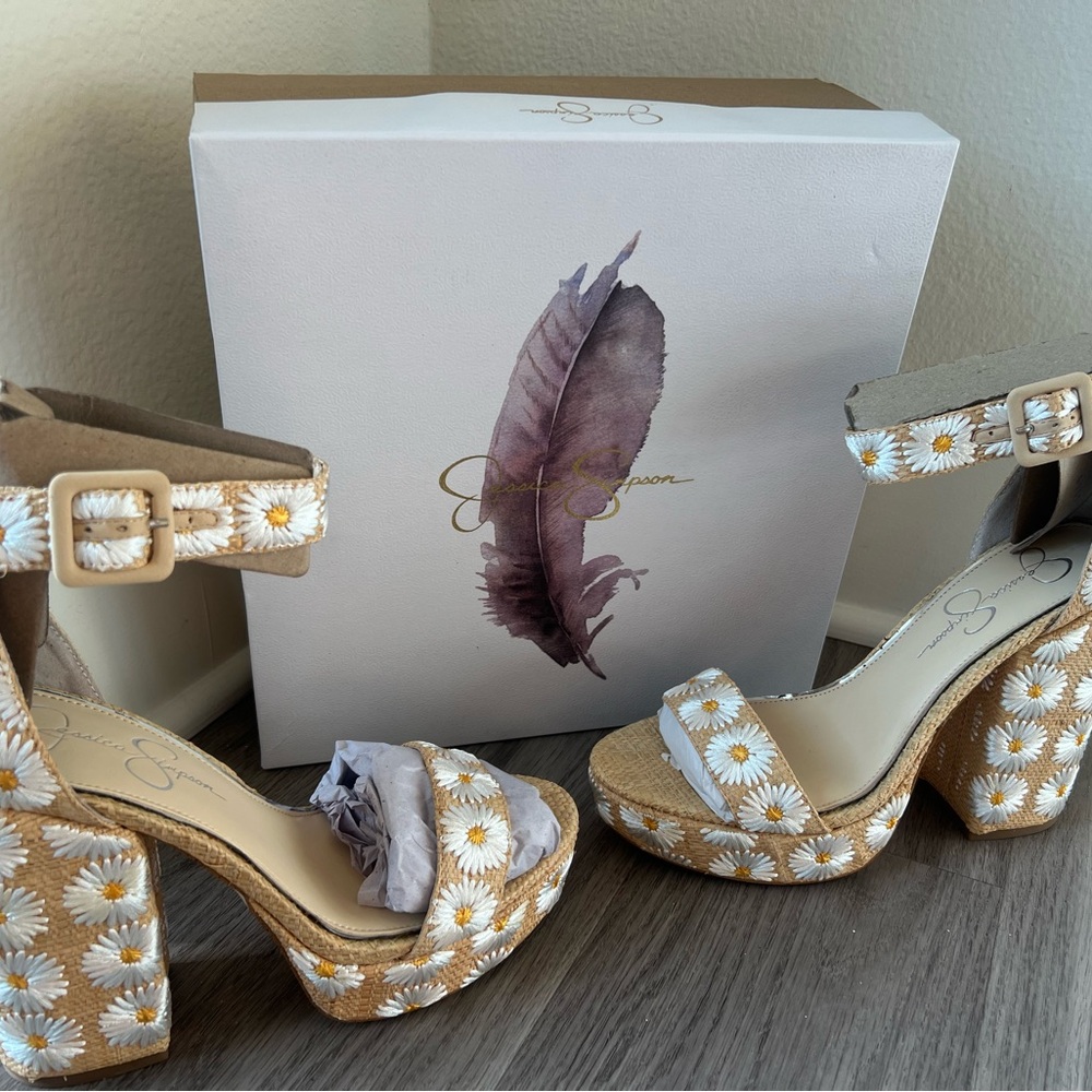 🌻🌻🌻Jessica Simpson Sunflower Platform heels 🌻🌻🌻